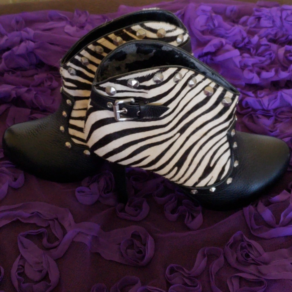 BCBGeneration Zebra Boots